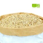 Racine d'ashwagandha bio coupée dans un sac d'herboriste