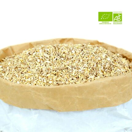 Racine d'ashwagandha bio coupée dans un sac d'herboriste