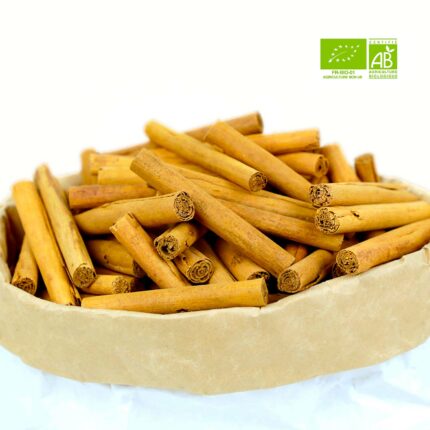 Cannelle de Ceylan Bio en tuyaux dans un sac d'herboriste