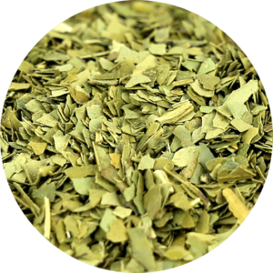 Zoom sur les feuilles de maté bio coupées et séchées