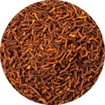 zoom sur les feuilles de rooibos séchées
