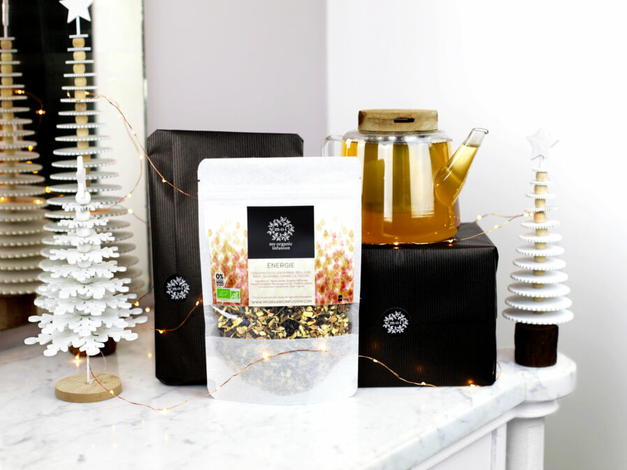 Notre tisanière 1L avec infuseur, plus une infusion Énergie en vrac
