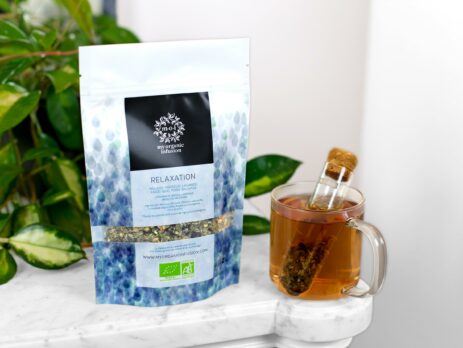 l'infuseur en verre et l'infusion Relaxation mise en situation