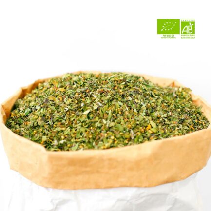 Aubépine en feuille et fleur coupée