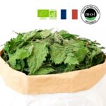 ortie bio française dans son sac d'herboriste