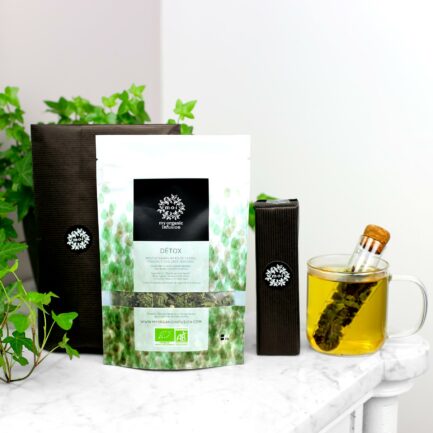 l'infuseur en verre et l'infusion détox avec paquet cadeau