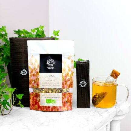 l'infuseur en verre et l'infusion énergie et son paquet cadeau