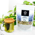 Infusion au CBD Morphée dans une tasse sur une table