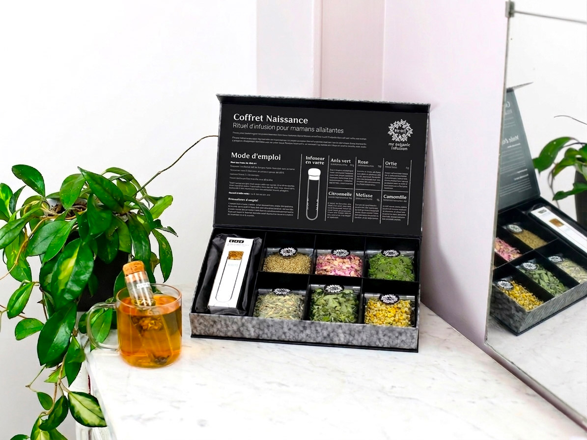Coffret de Naissance en situation sur marbre blanc